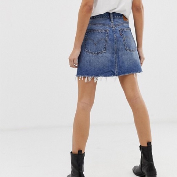 SALE NWT Levi’s Mid Rise Raw Hem Denim Skirt - Picture 3 of 8